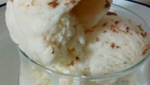 Ev yapımı gerçek vanilyalı dondurma