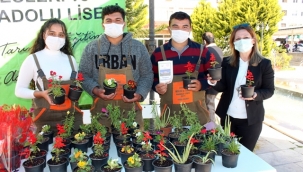 YETİŞTİRDİKLERİ ÇİÇEKLER ÖĞRENCİLERİN BÜTÇESİNE KATKI SAĞLIYOR