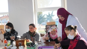 KENDİ KÖYÜNDE USTA ÖĞRETİCİ OLDU, KÖY KADINLARINA CESARET VERDİ