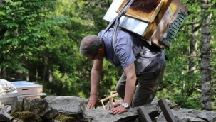 Asırlardır kayalar üzerinde bal üretiyorlar