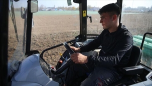 "Liseli çiftçiler" buğday tohumlarını toprakla buluşturdu