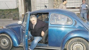 Dünyanın en fakir Cumhurbaşkanı olarak tanınan, eski Uruguay Cumhurbaşkanı : JOSÉ MUJICA