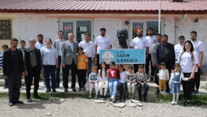 Elazığ'da üniversite öğrencileri köy okulunu onarıp boyadı