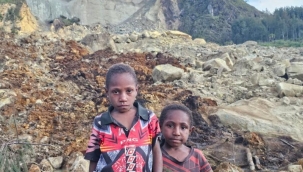 Papua Yeni Gine'de heyelan