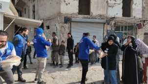 Esad'dan kurtulan Halep'te yaralar sarılıyor: Deniz Feneri'nden Halep'e insani yardım koridoru