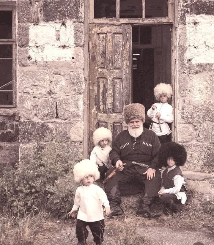 ÇERKESLERDE AİLE MUTLULUĞUNUN SIRRI