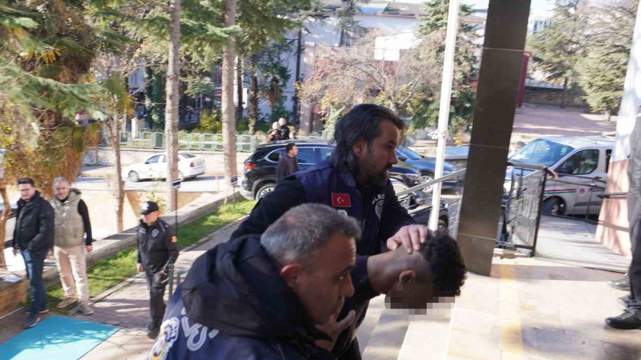 15 gün arayla bir kişiyi bıçakladı, bir kişiyi de öldürdü