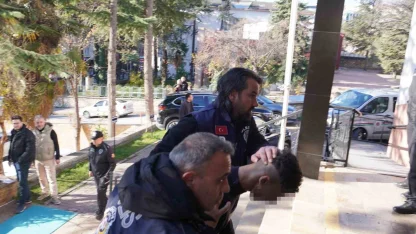 15 gün arayla bir kişiyi bıçakladı, bir kişiyi de öldürdü