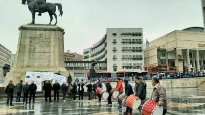 Abdallar Domlar Birliği Federasyonu, kuruluş ve tanıtım programı öncesinde davul ve zurna eşliğinde seslerini duyurmaya çalıştı