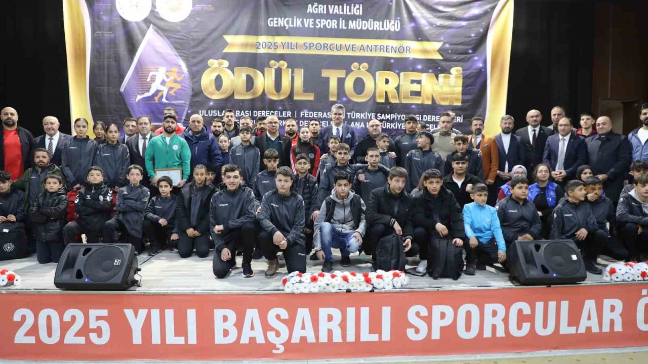 Ağrı’da 2025 yılı sporcu ve antrenör ödül töreni yapıldı