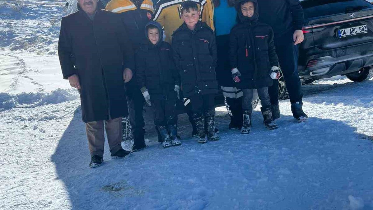 Ağrı’da sağlık ekipleri, kar ve tipiye rağmen hastalara ulaştı