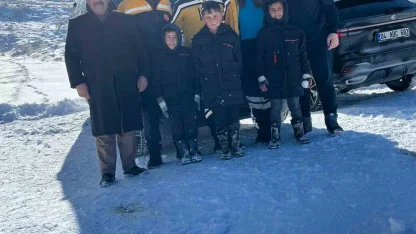 Ağrı’da sağlık ekipleri, kar ve tipiye rağmen hastalara ulaştı