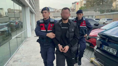 Ailesini makasla tehdit ettiği iddia edilen şahıs tutuklandı