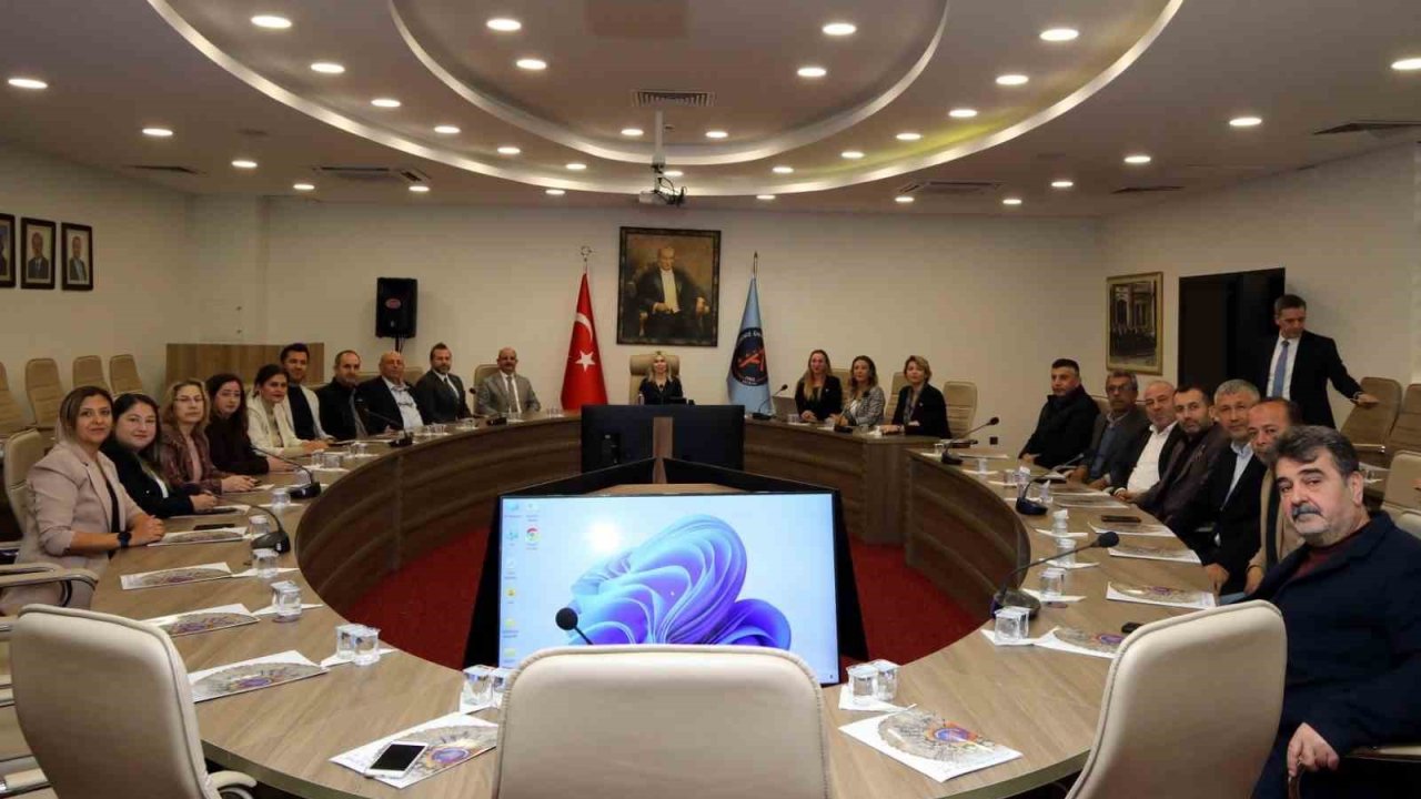 Akdeniz Üniversitesi’nden muhtarlara eğitim