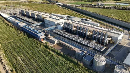 Aksa Enerji, Özbekistan’da 50 yıllık bir okulun spor salonunu yeniledi