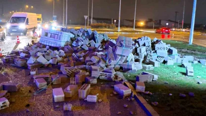 Aksaray’da tır ile servis aracı çarpıştı: 2 yaralı