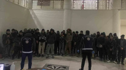 Amasya’da çinko yüklü tırdan 37 kaçak göçmen çıktı