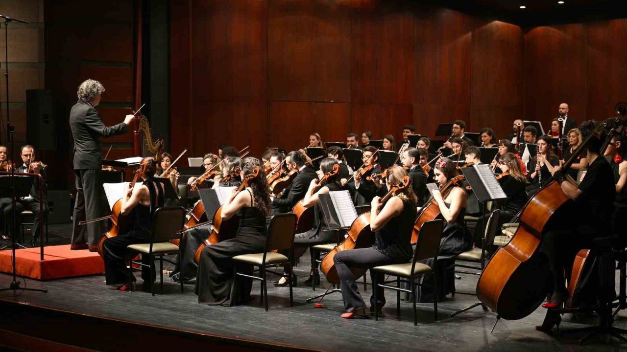 Anadolu Üniversitesi Senfoni Orkestrası’ndan yeni yıl konseri