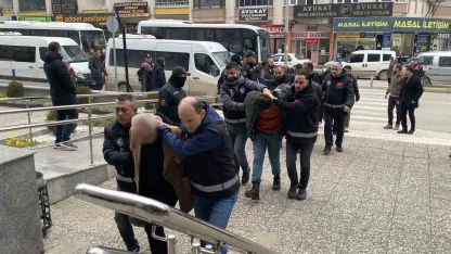 Aracını satmak isteyen vatandaşları milyonlarca lira dolandıran şebekeye 5 ilde operasyon: 14 gözaltı