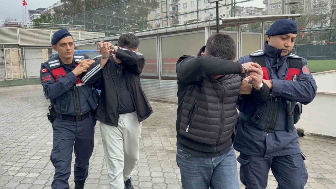 Araçlarında uyuşturucu hap ele geçirilen 2 kişi gözaltına alındı