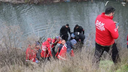 Arandığı yerden 2 kilometre ötede bulunan öğretmenin cenazesi otopsi için morga kaldırıldı