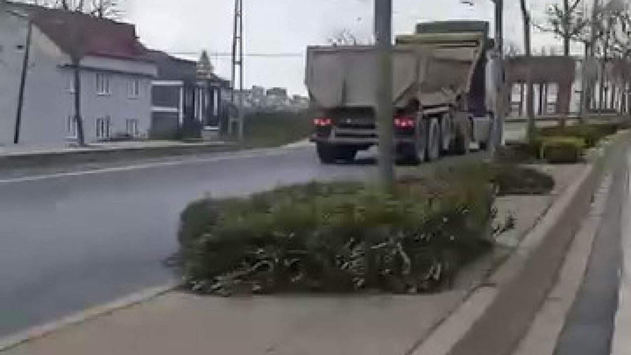 Arnavutköy’de hafriyat kamyonu ters yöne girerek süratle ilerledi