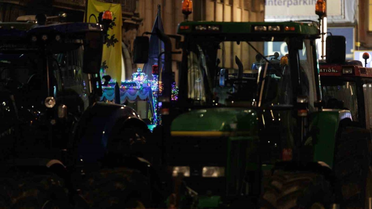 Avrupalı çiftçilerden AB zirvesinin yapıldığı Brüksel’de traktörlü protesto