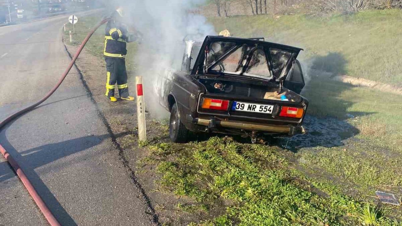 Babaeski’de seyir halindeki otomobil alev aldı