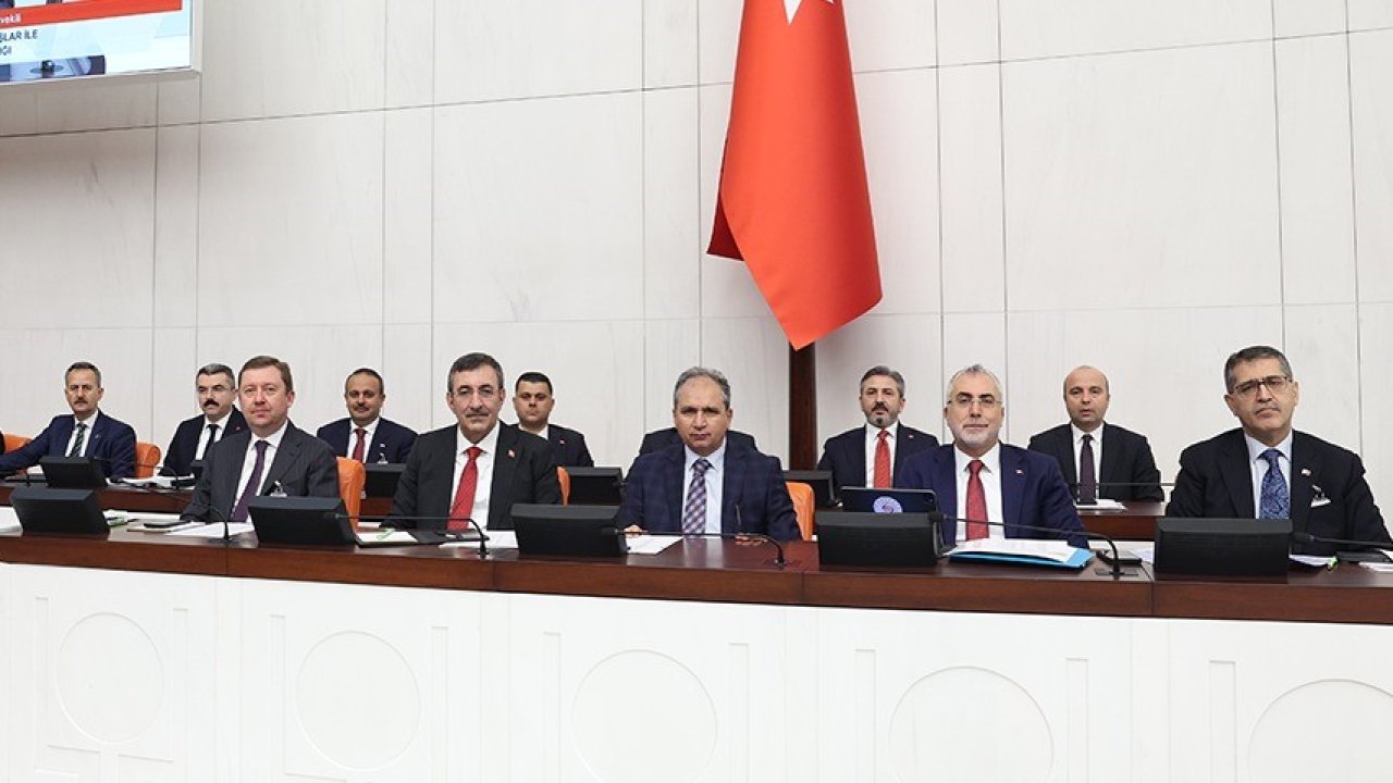 Bakan Işıkhan: "Asgari ücret miktarının çalışanlarımızın gelirlerini enflasyona ezdirmeyecek şekilde belirlenmesi için çalışmalarımızı sürdüreceğiz"