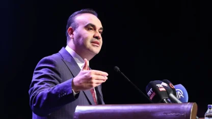 Bakan Kacır: "Kardeş Libya halkına ve hükümetine taziyelerimi sunuyorum"