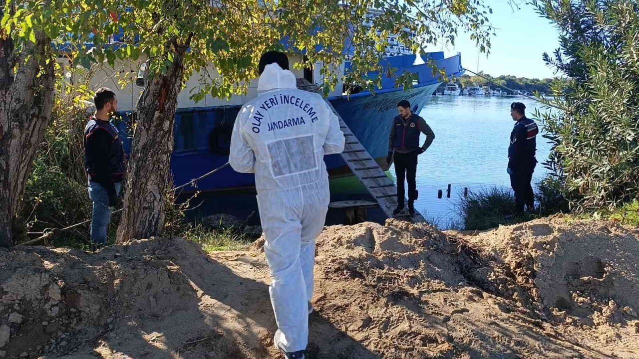 Balık avlamaya gelen vatandaşlar Manavgat Irmağında erkek cesedi buldu