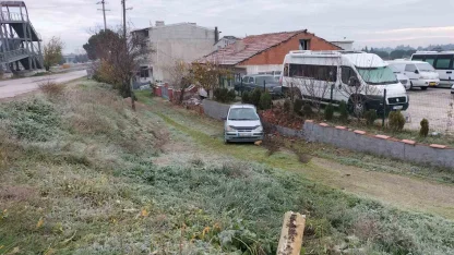 Balıkesir’de otomobil şarampole uçtu; 1 yaralı