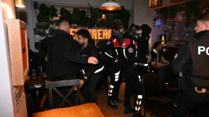 Barlar sokağı abluka altında: 428 kişi sorgulandı