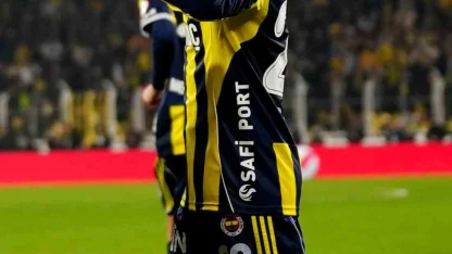 Bartuğ Elmaz, derbiye devam edemedi