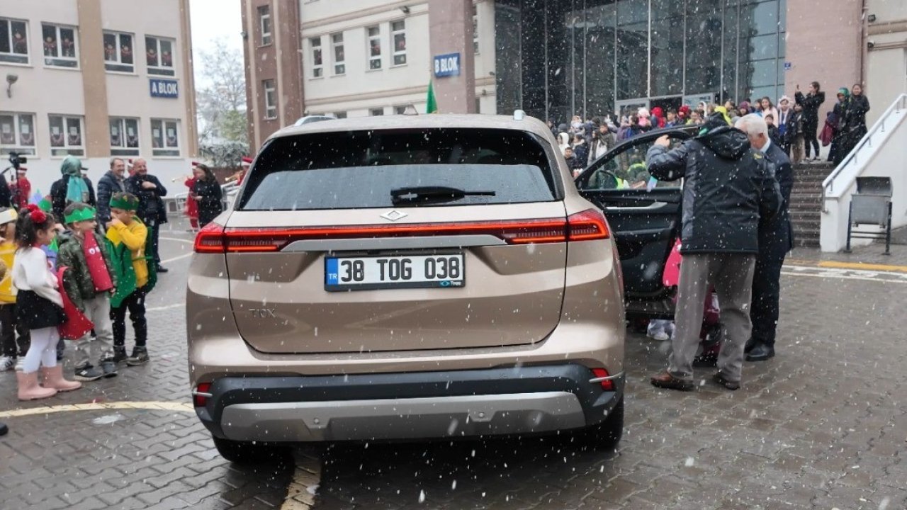Başkan Büyükkılıç’ın Togg’u, Yerli Malı Haftası’nda öğrencilerle buluştu