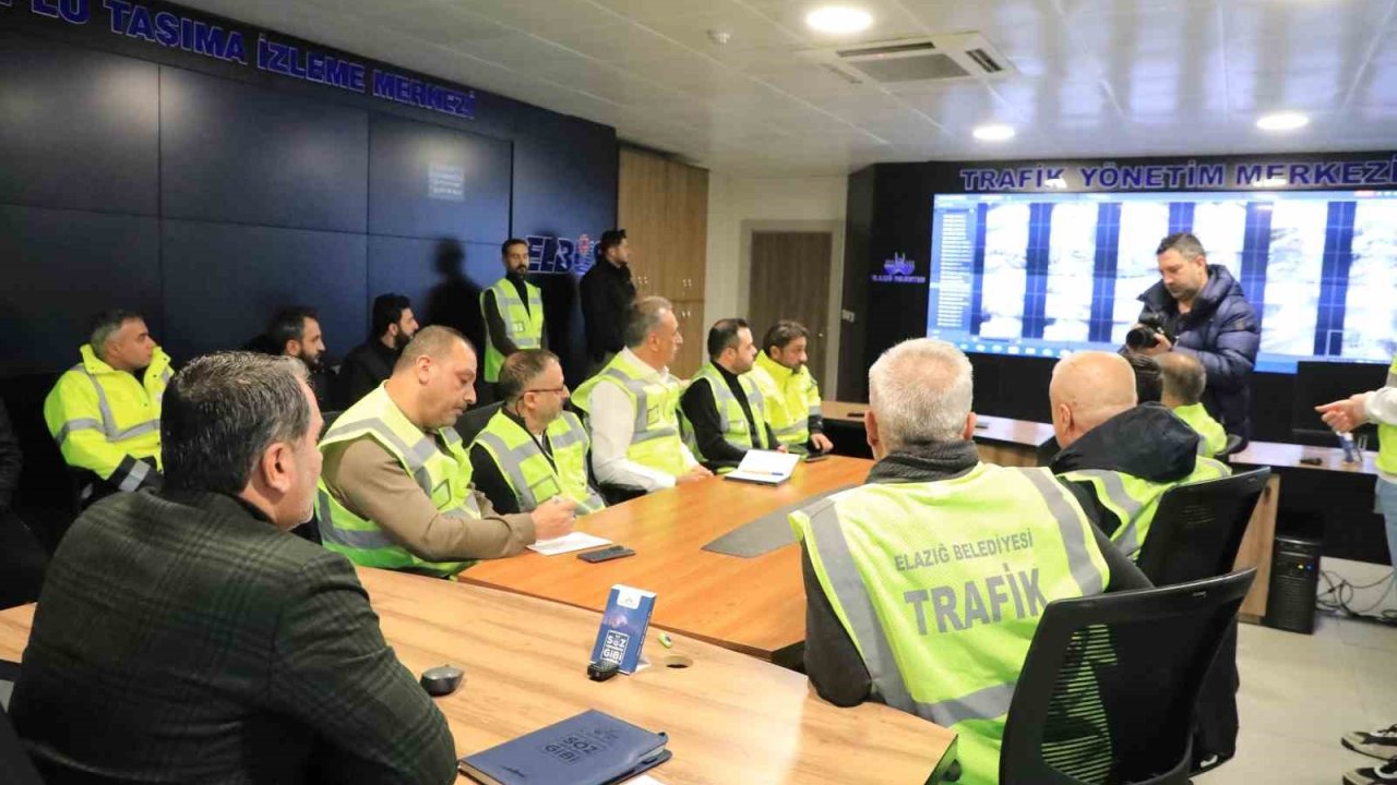 Başkan Şerifoğulları, karla mücadele çalışmalarını inceledi