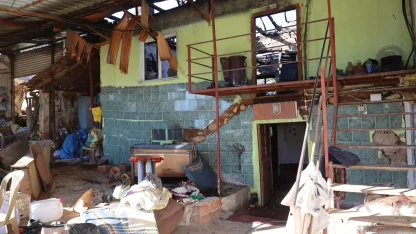 Başkan Tatık evleri yanan aileyi yalnız bırakmadı