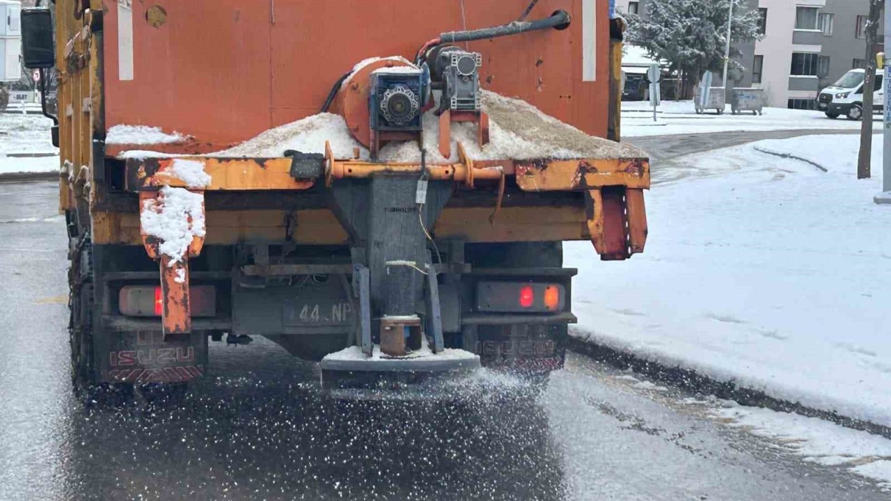 Battalgazi’de karla mücadele aralıksız sürüyor