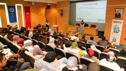 Bayburt’ta öğrenciler yapay zeka destekli dolandırıcılığa karşı bilgilendirildi