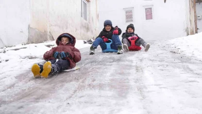 Bayburt’un süper abileri: Dik yokuş pist oldu, kardeş sevgisi soğuğu unutturdu