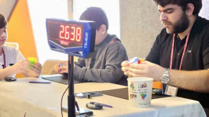 Beyoğlu’nda ilk kez düzenlenen Rubik Küp Turnuvası büyük heyecana sahne oldu