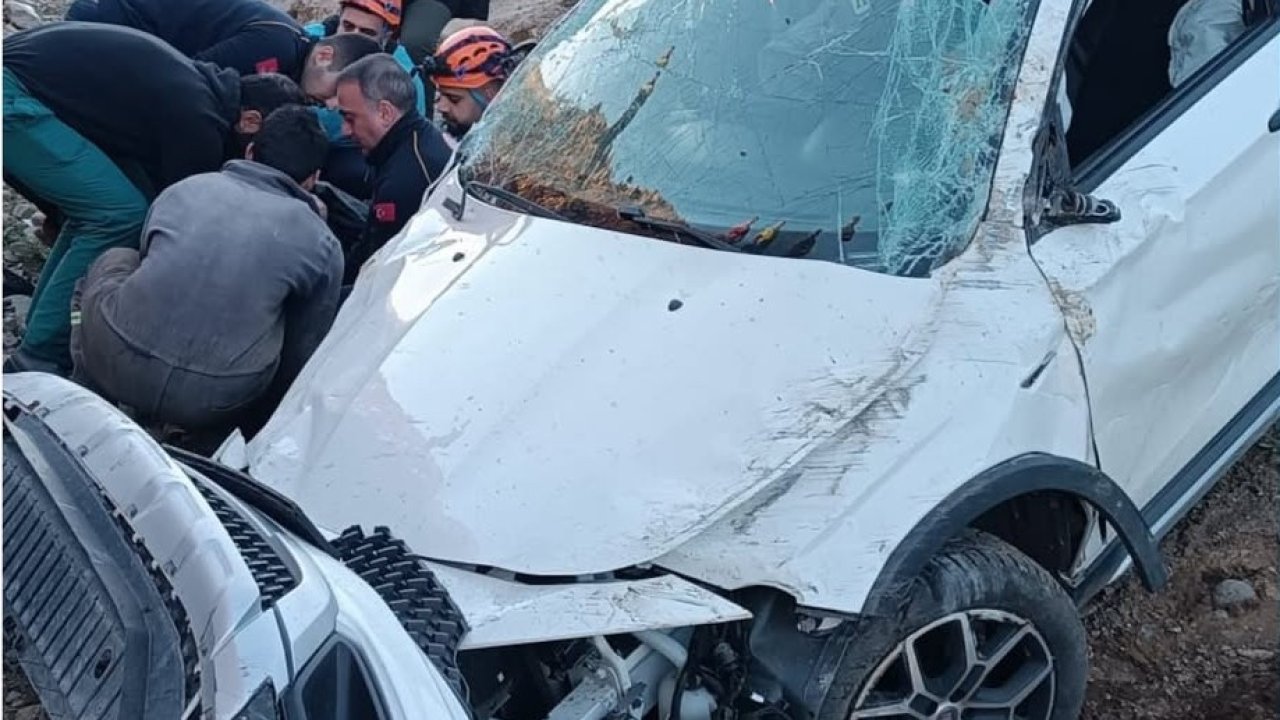 Bingöl’de otomobil şarampole uçtu: 2 yaralı
