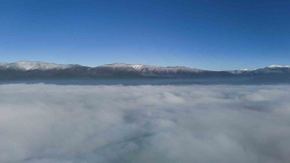 Bolu’nun karlı dağlarında sis güzel görüntü oluşturdu