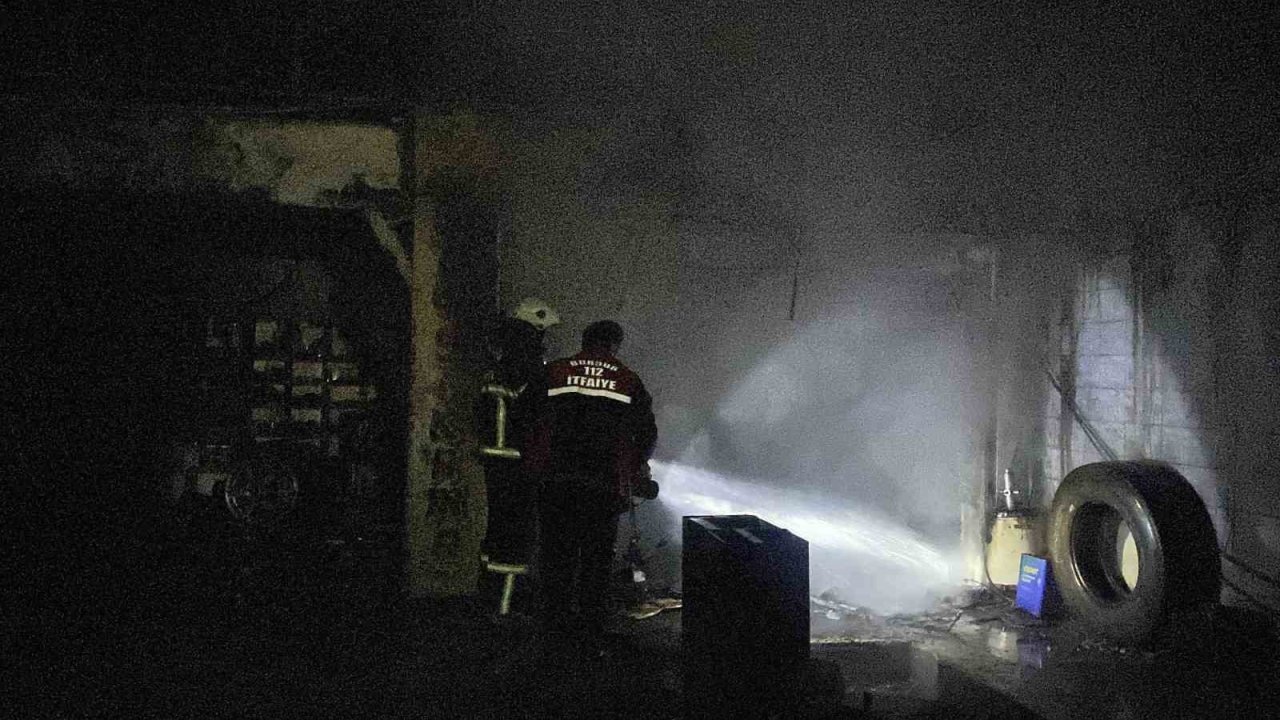 Burdur’da oto yıkamacıda yangın