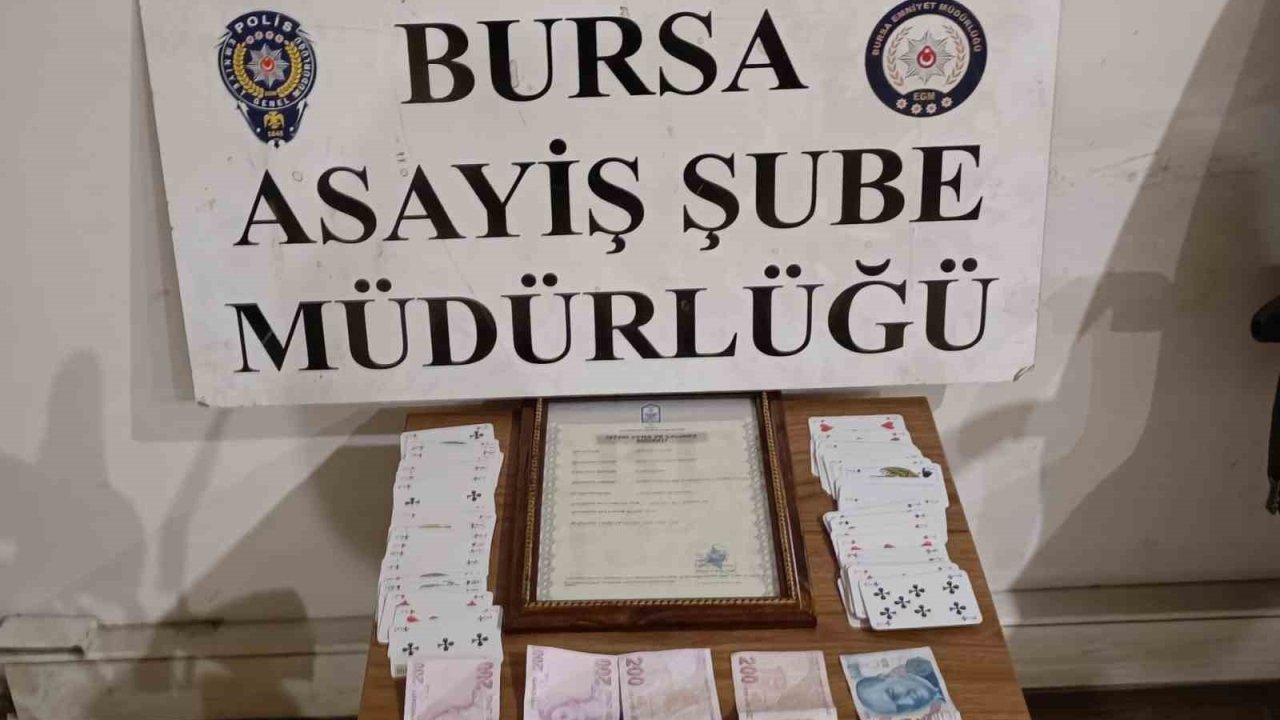 Bursa’da 300 polisle uygulama: Mekanlar denetlendi, kumar masaları çökertildi