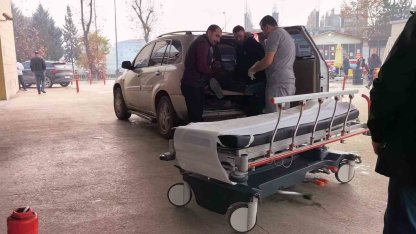 Bursa’da devrilen suntaların altında kalan işçi yaralandı