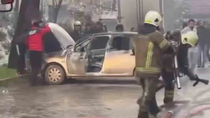 Bursa’da park halindeki midibüste çıkan yangın otomobile sıçradı