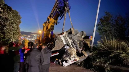 Bursa’da vinçten düşen iş makinesi paniğe neden oldu