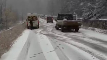 Bursa’da yoğun kar yolları kapattı