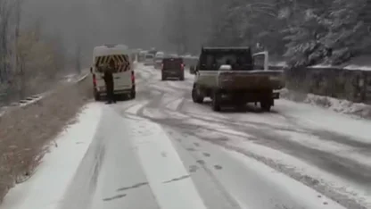 Bursa’da yoğun kar yolları kapattı